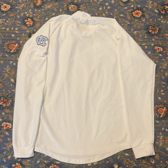Woman’s UNC mock turtleneck - Picture 4 of 6
